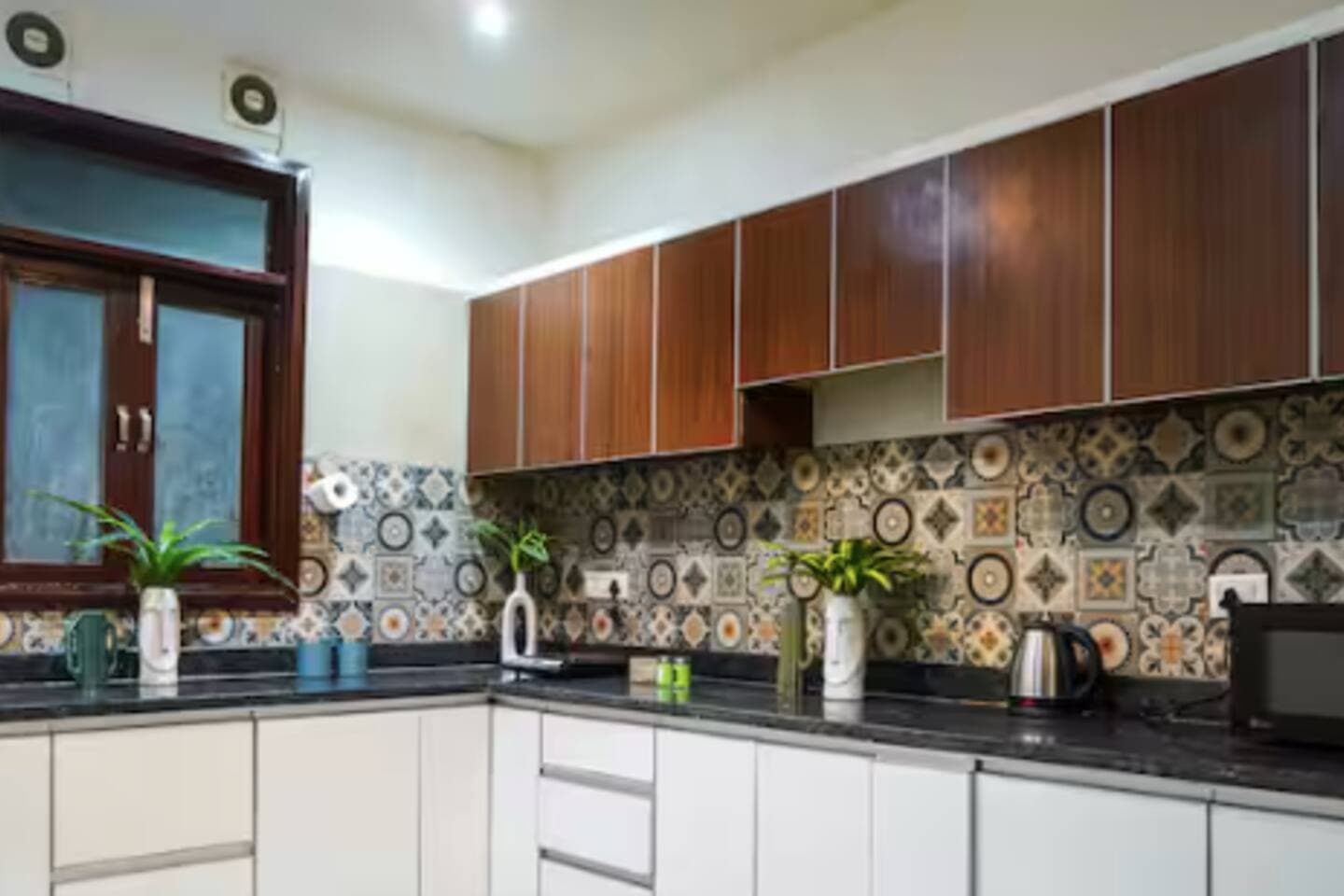 Tropical 3BHK Gem near Dhan Mill - Photo 4