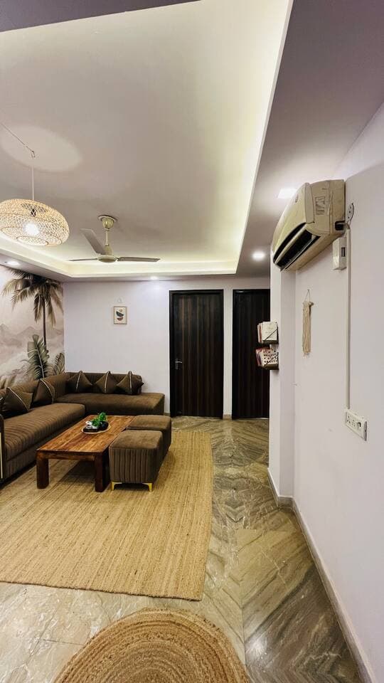 Chhatarpur’s Cozy 3BHK Getaway - Photo 3