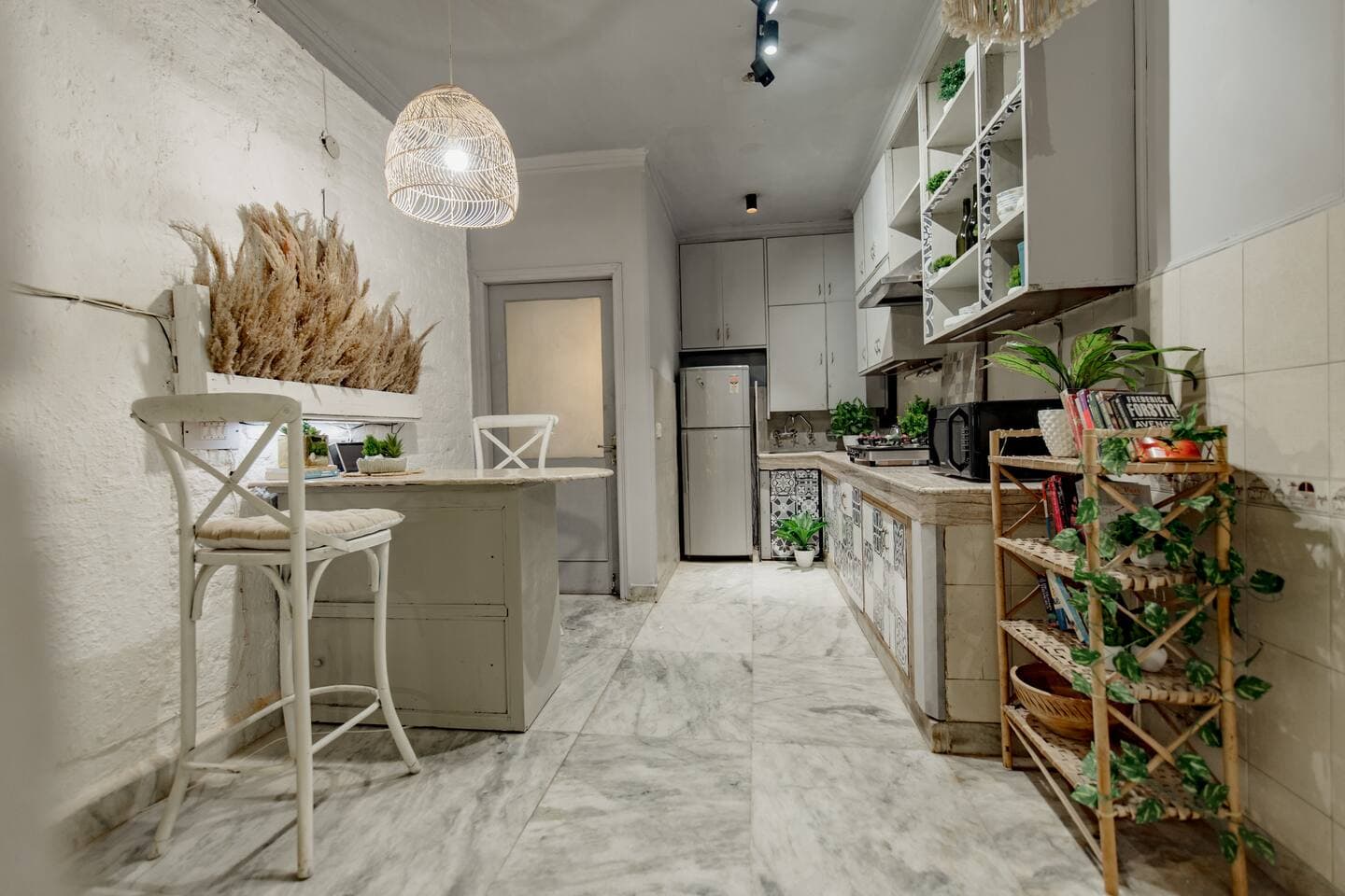 2BHK Oasis Near Hauz Khas Fort - Photo 3