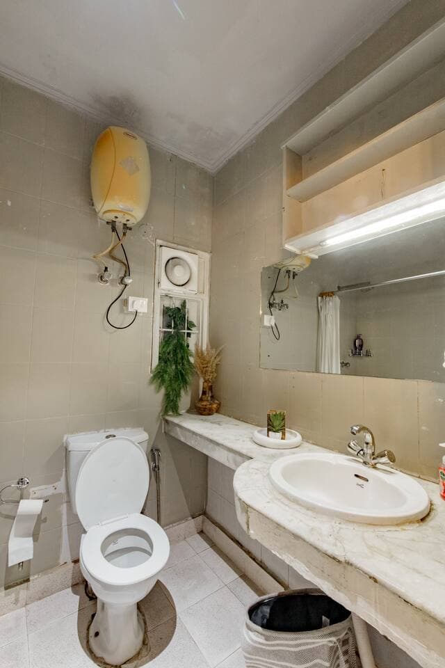 2BHK Oasis Near Hauz Khas Fort - Photo 5