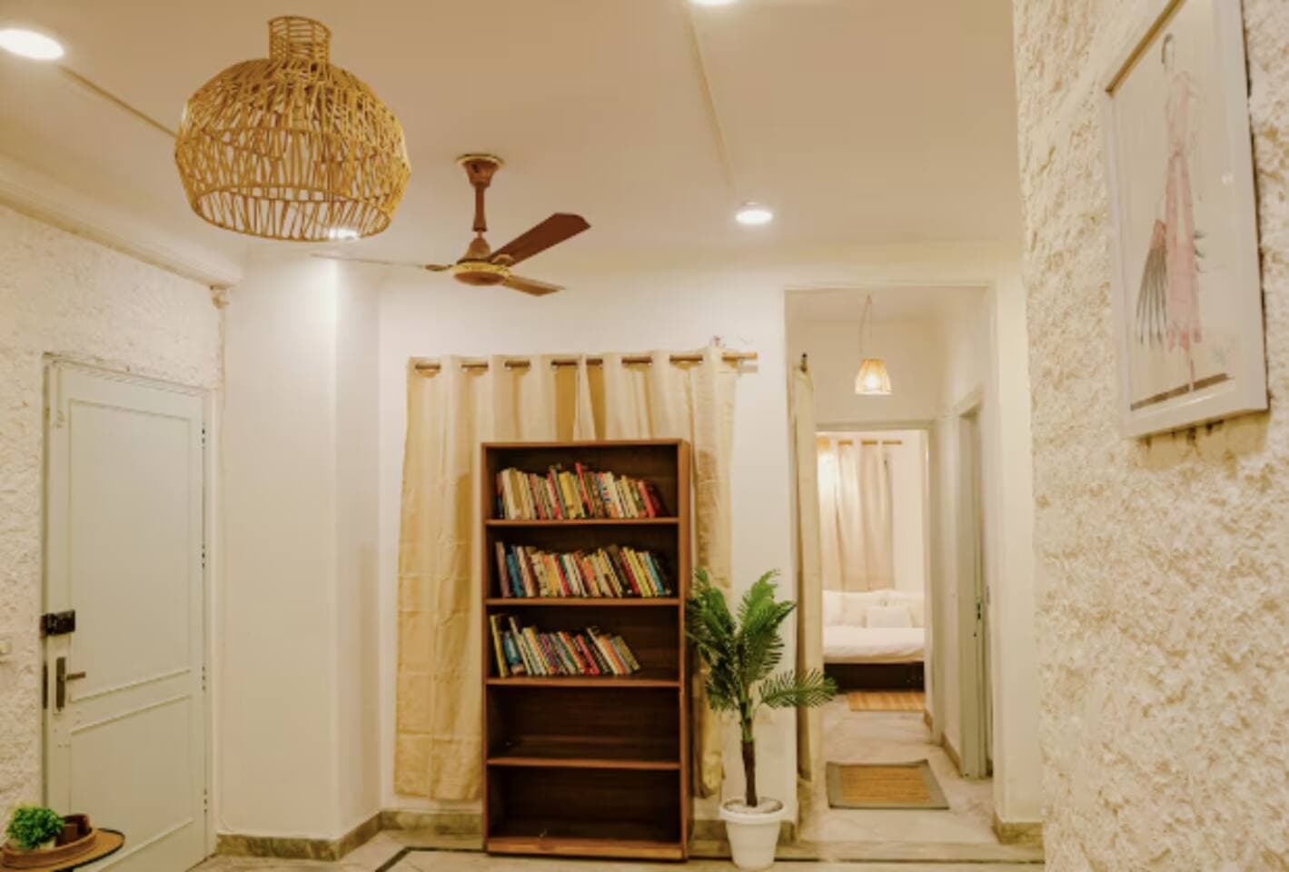 Stylish 3 BHK Close to Hauz Khas fort - Photo 5