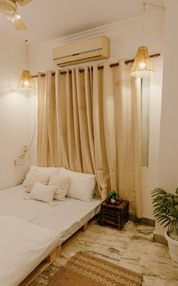Stylish 3 BHK Close to Hauz Khas fort - Photo 4