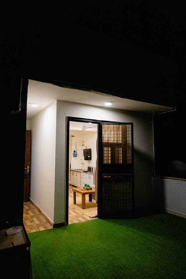 Stylish 1BHK Oasis Chattarpur - Photo 2