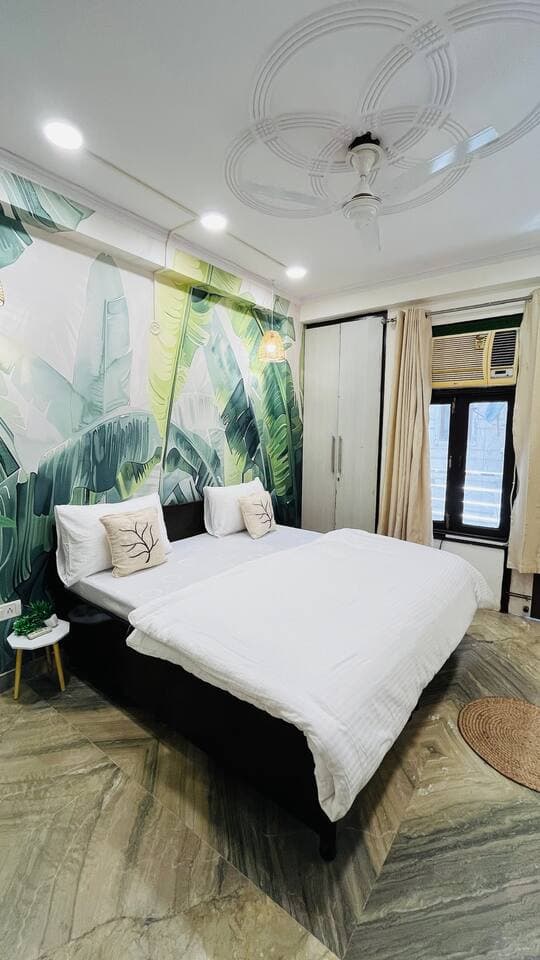 Chhatarpur’s Chic 3BHK Retreat - Photo 3